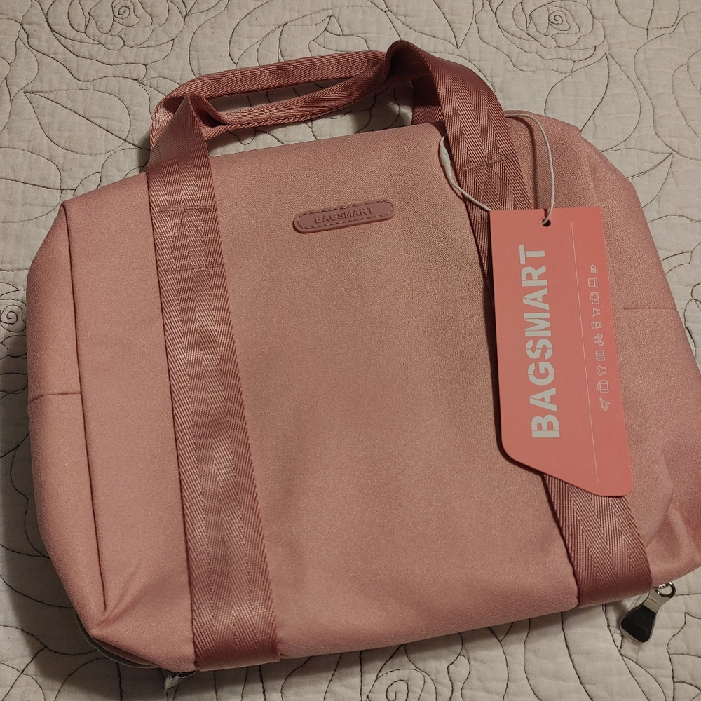 Travel cosmetic bag